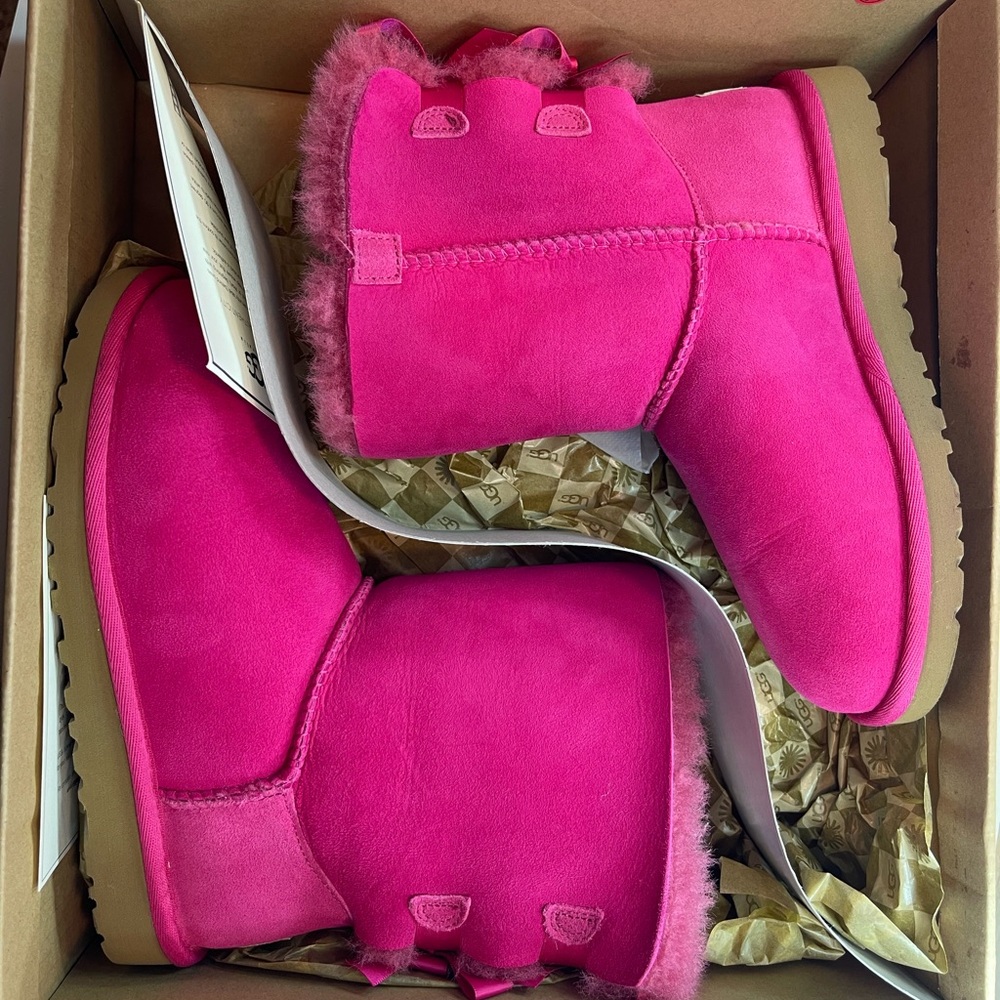 Pink bow uggs